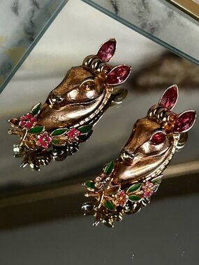 Pair of two Vintage Coro Pegasus Horse Head Brooch Rhinestone Gold Tone Pink